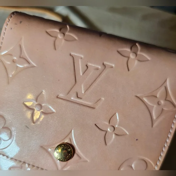 Authentic LOUIS VUITTON Vernis Walker Pink Tri-Fold Crossbody Wallet - Picture 12 of 14
